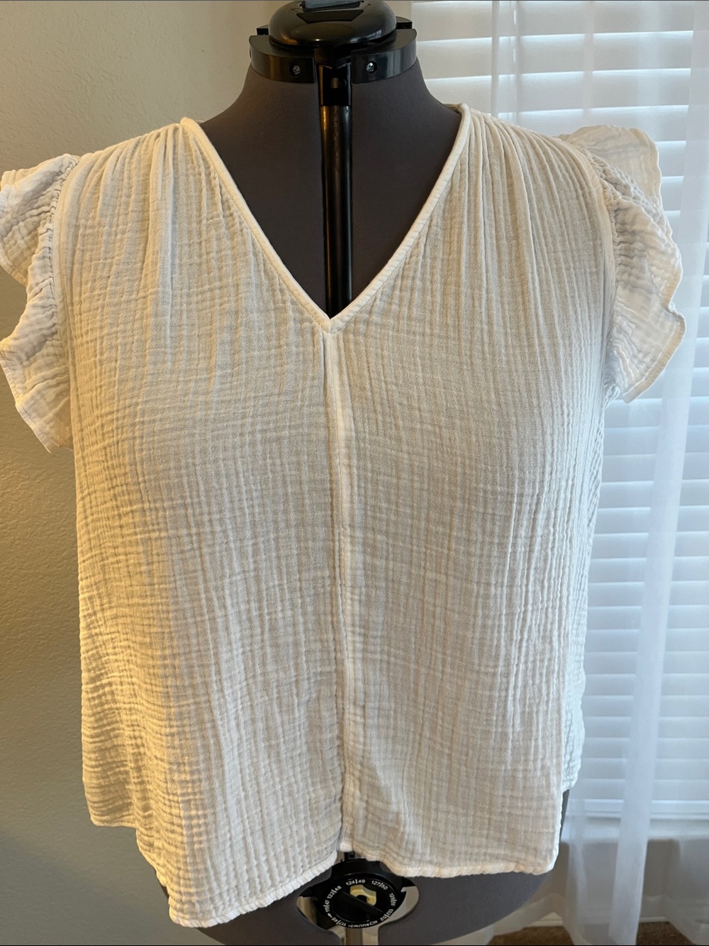 Old Navy White Cotton Gauze V-Neck Flutter Sleeve Top 3x